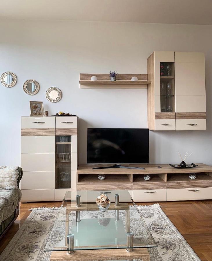 Stan Na Dan Bella Apartamento Banja Luka Exterior foto
